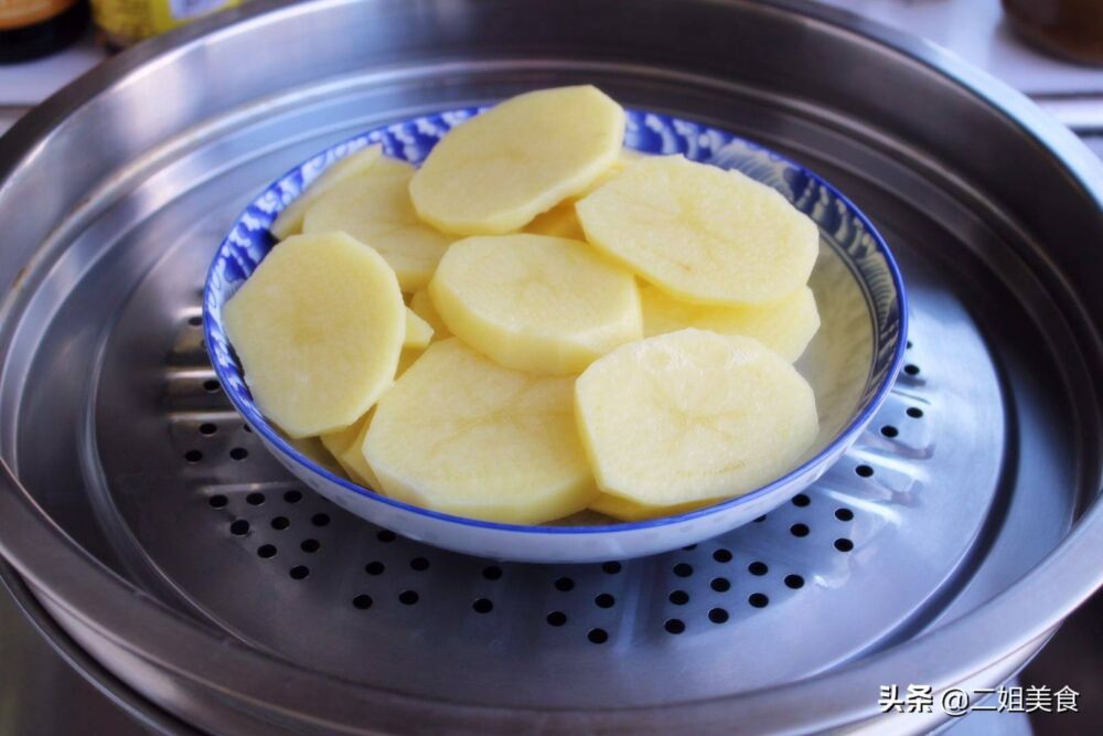 土豆最好吃的做法，下锅一煮，比火锅还香，一碗都不够吃