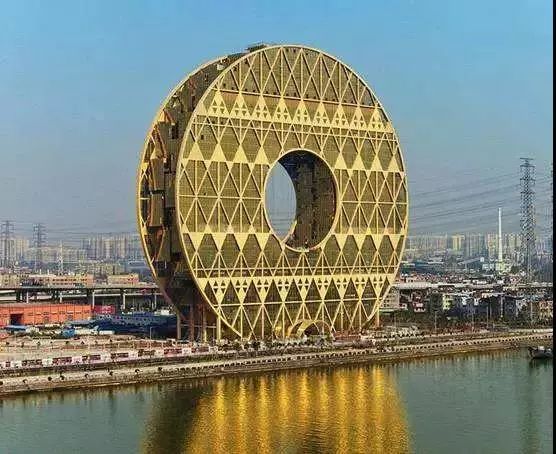 花了一亿就建了个环！盘点那些又贵又奇葩的建筑！